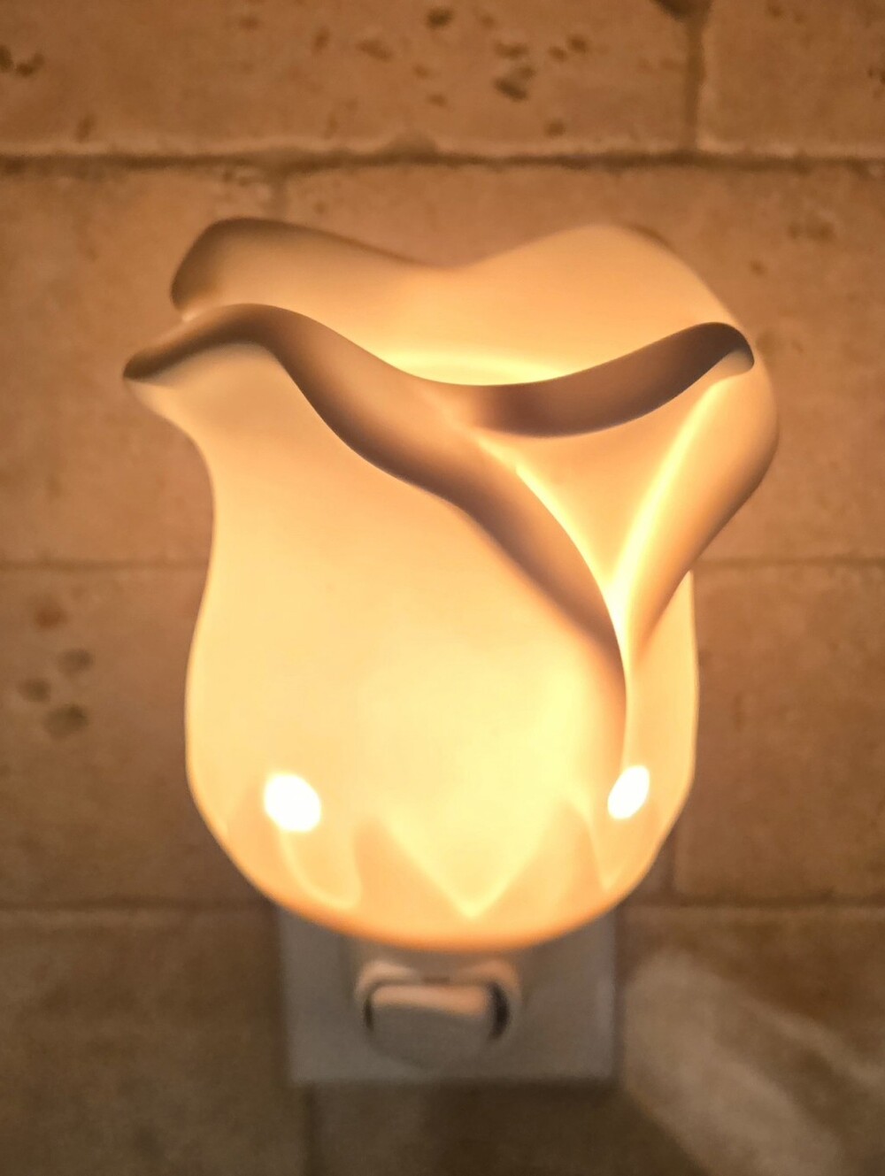 SCENTSY White Ceramic Rose Night Light Plug-In - Home Bath